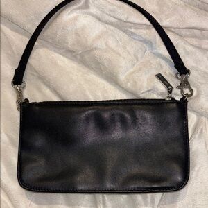 PELLE STUDIO BRAND LITTLE BLACK PURSE LEATHER ZIP CLOSURE SWEET & STYLISH
